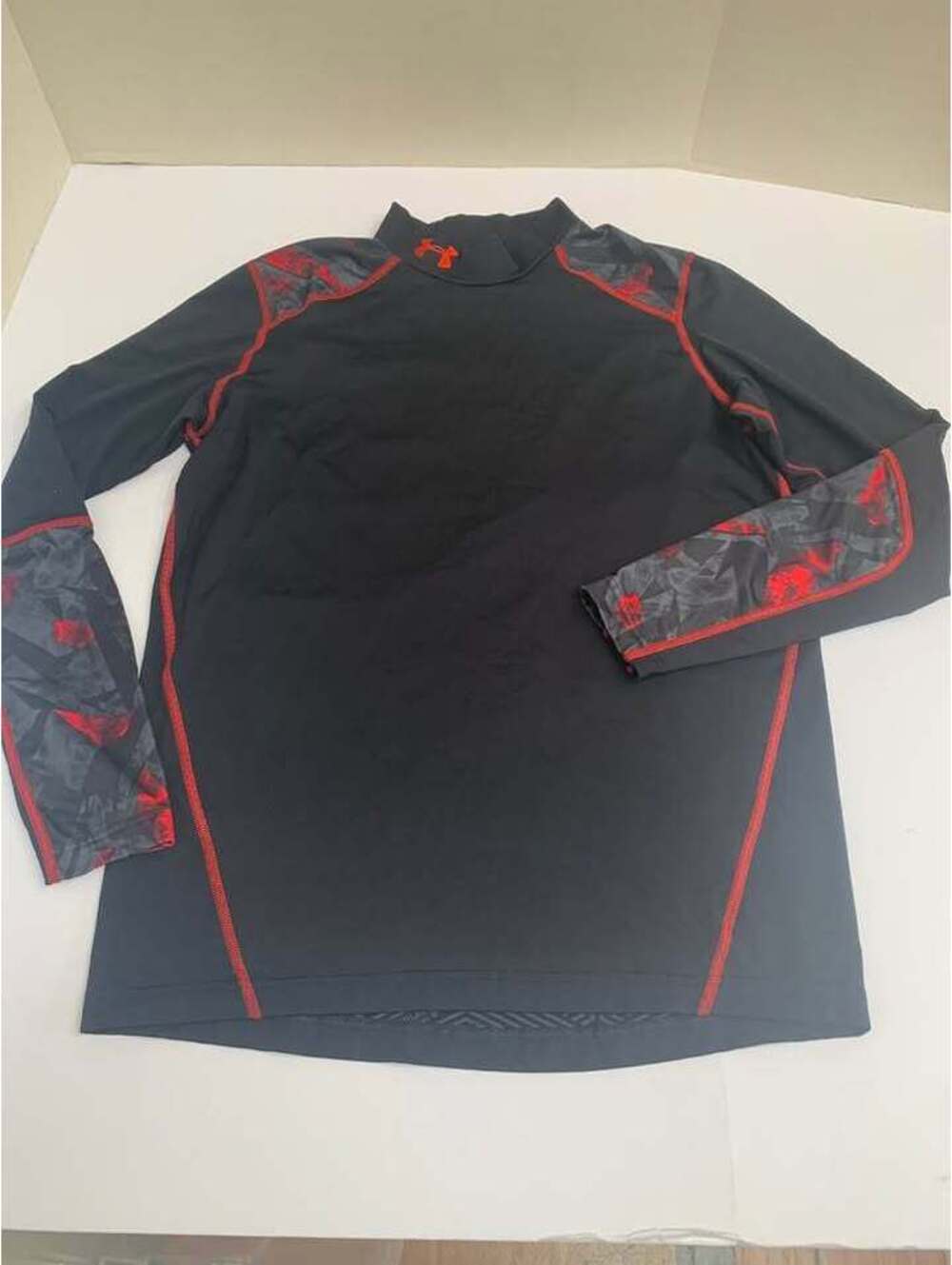 Under Armour ColdGear Mens L Fitted Long Sleeve Mock Neck Black/Red. Shirt
